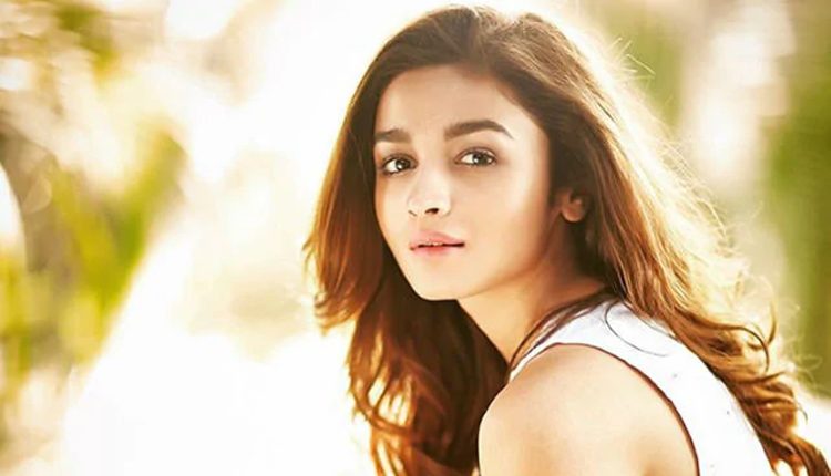 టాలీవుడ్‌లో ఆ స్టార్ హీరోయిన్‌తో క‌లిసి న‌టించాల‌ని ఉంది అంటున్న.. ఆలియాభ‌ట్