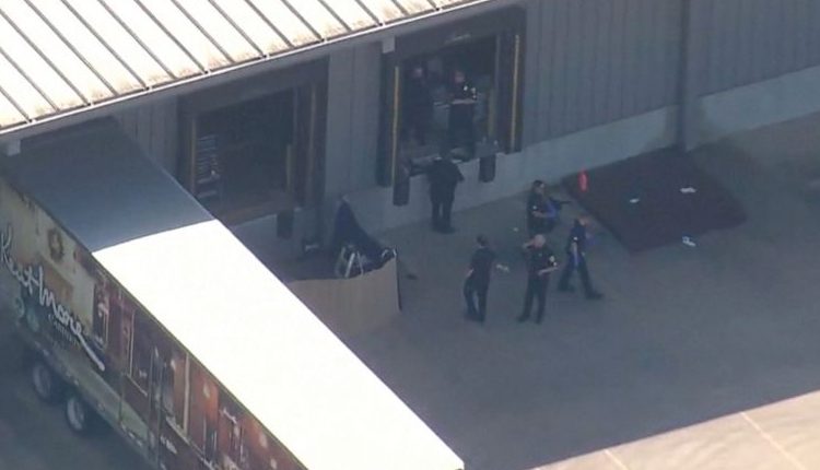 అమెరికాలో మళ్లీ పేలిన తూటా