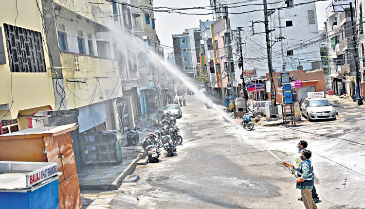 కరోనా కట్టడికి కలిసి నడుస్తున్నారు..