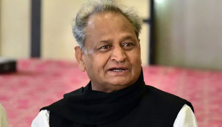 టీకా నిల్వ‌లు ద‌గ్గ‌ర‌ప‌డ్డాయి: ‌ప్ర‌ధానికి రాజ‌స్థాన్ సీఎం లేఖ