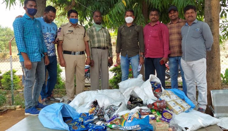 ఆసిఫాబాద్‌లో భారీగా పట్టుబడిన నిషేధిత గుట్కా