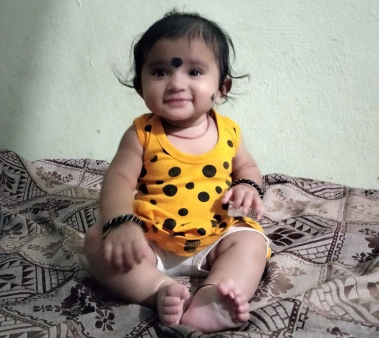 చిన్నారి గొంతుకోసి చంపిన తల్లి