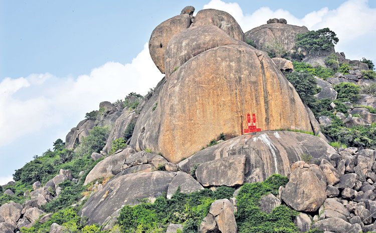 క‌రీంన‌గ‌ర్‌లోని ఈ గుట్ట‌ల‌ వల్లే  తెలుగు భాష‌కు ప్రాచీన హోదా వచ్చిందా?