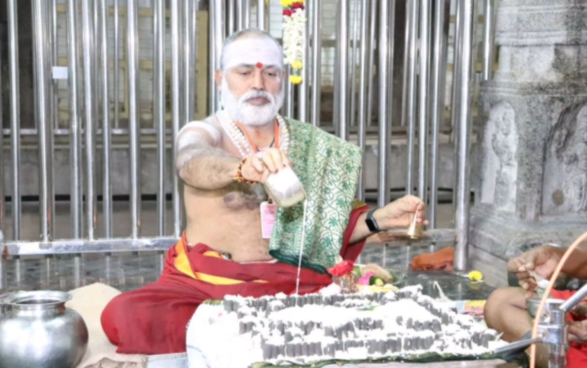 ఆరోగ్యంగా వేముల‌వాడ రాజ‌న్న ఆల‌య స్థానాచార్యులు