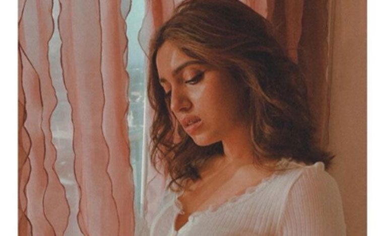 హోంక్వారంటైన్ లో బాలీవుడ్ భామ..ఫొటో చ‌క్క‌ర్లు