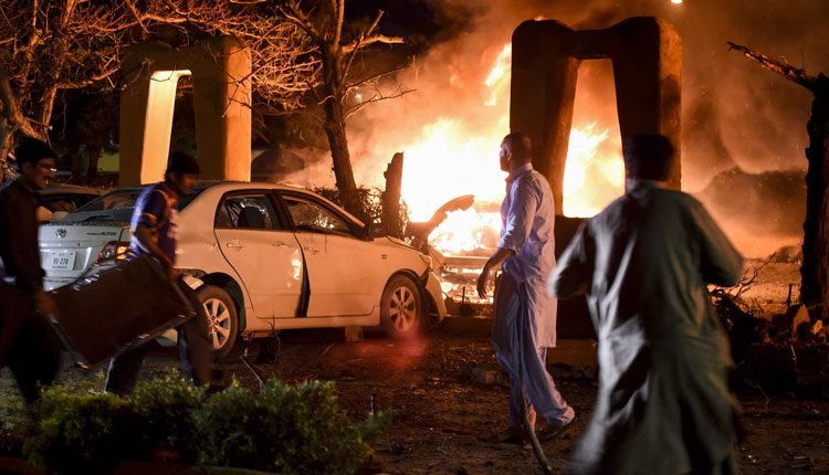 పాక్‌లో పేలిన కారు బాంబు.. చైనా రాయబారే లక్ష్యం