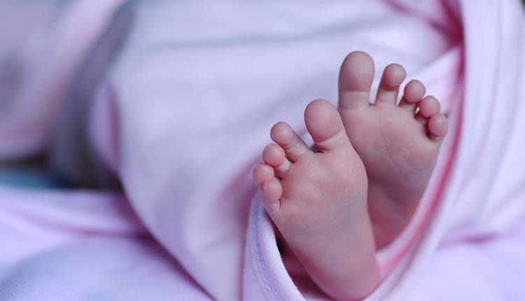 నవజాత శిశువు కరోనా.. చికిత్స పొందుతూ మృతి