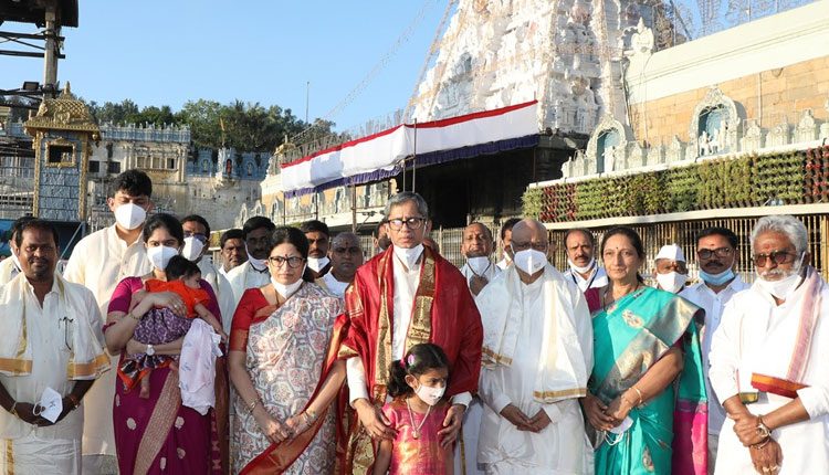 శ్రీవారి సేవలో తదుపరి సీజేఐ జస్టిస్‌ ఎన్వీ రమణ