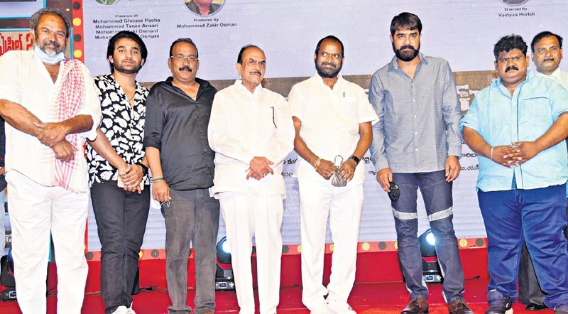 కేసీఆర్‌ తెలంగాణ దేవుడు