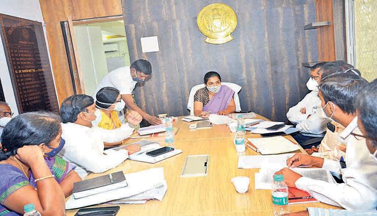 అదనపు సిబ్బందిని నియమించండి