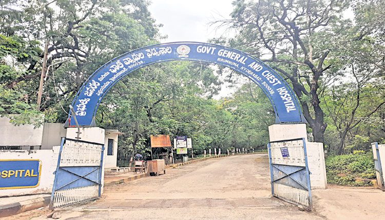 ఆక్సిజన్‌ అవసరమైతేనే ఆస్పత్రికి రండి