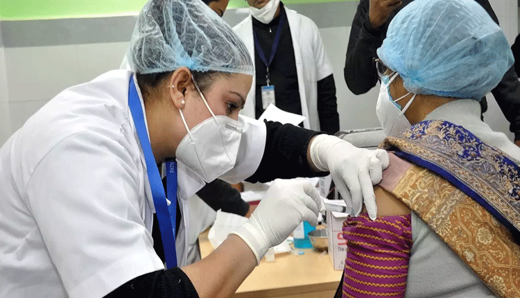 రోజా ఎఫెక్ట్‌.. అక్క‌డ 50 శాతం త‌గ్గిన క‌రోనా వ్యాక్సినేష‌న్