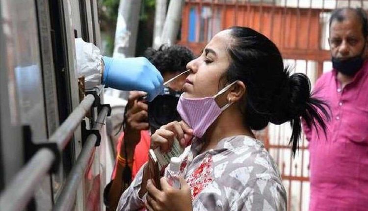 దేశంలో తగ్గిన కరోనా కేసులు.. మళ్లీ పెరిగిన మరణాలు