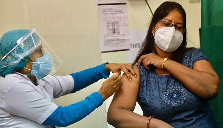 అక్క‌డ కూడా 18 ఏండ్లకు పైబ‌డిన అంద‌రికీ ఉచిత టీకాలు..!