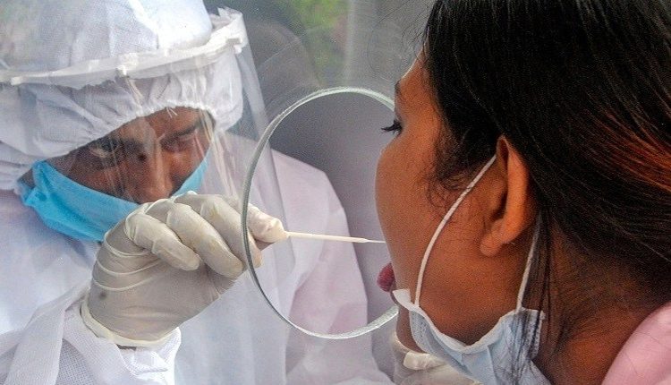 దేశంలో స్వల్పంగా తగ్గిన కరోనా కేసులు.. కొత్తగా ఎన్నంటే?