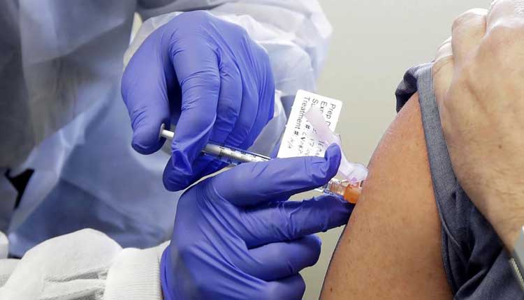 టీకా వైర‌స్ సంక్ర‌మ‌ణ‌నే కాదు, వ్యాప్తినీ అడ్డుకుంటుందట‌..!