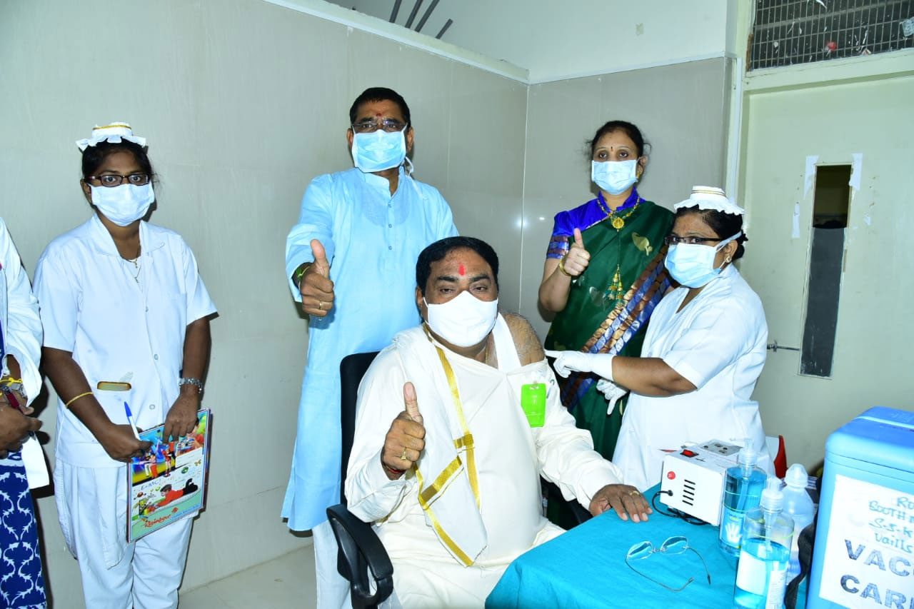 క‌రోనా టీకా రెండో డోసు తీసుకున్న మంత్రి ఎర్ర‌బెల్లి