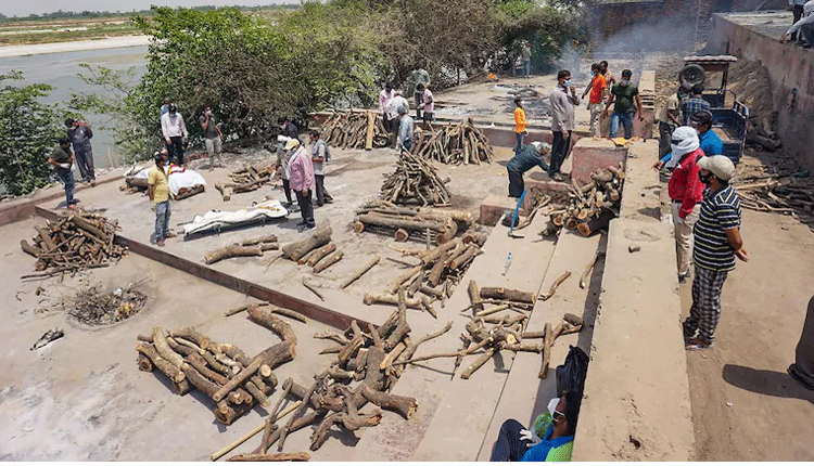 క‌రోనా వ‌ల్ల జాబ్ పోయింది.. ఇప్పుడదే క‌రోనా మృతుల అంత్య‌క్రియ‌లు నిర్వ‌హిస్తూ..