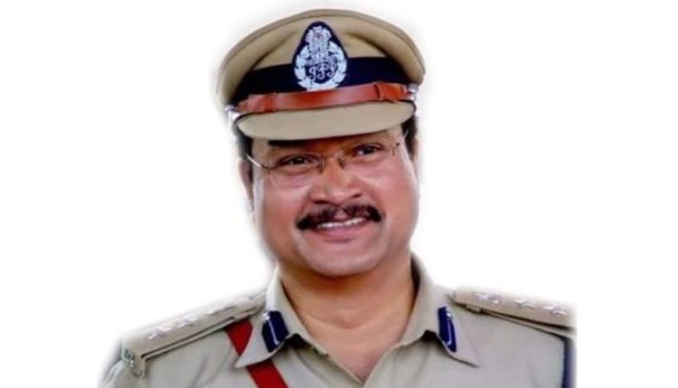 అధిక చార్జీలు వ‌సూలు చేస్తే చ‌ర్య‌లు త‌ప్ప‌వు : డీఐజీ రంగ‌నాథ్