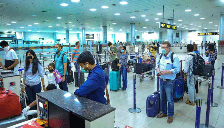 నాలుగు విమాన‌యాన సంస్థ‌ల‌పై.. ఢిల్లీ ప్ర‌భుత్వం చ‌ర్య‌లు