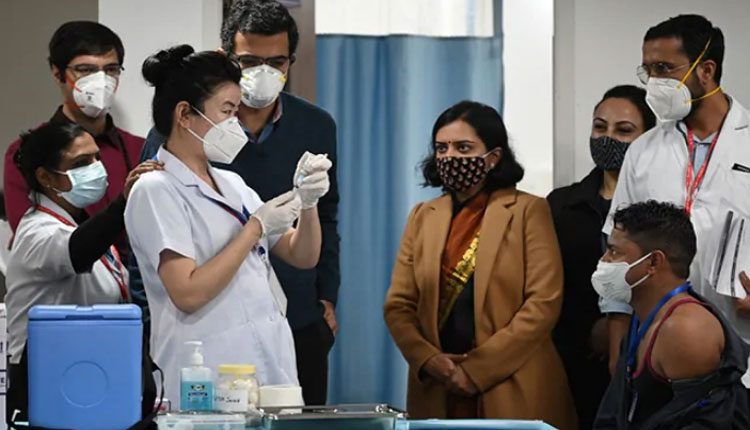 ఢిల్లీలో 24 గంటలు పని చేయనున్న కరోనా టీకా కేంద్రాలు