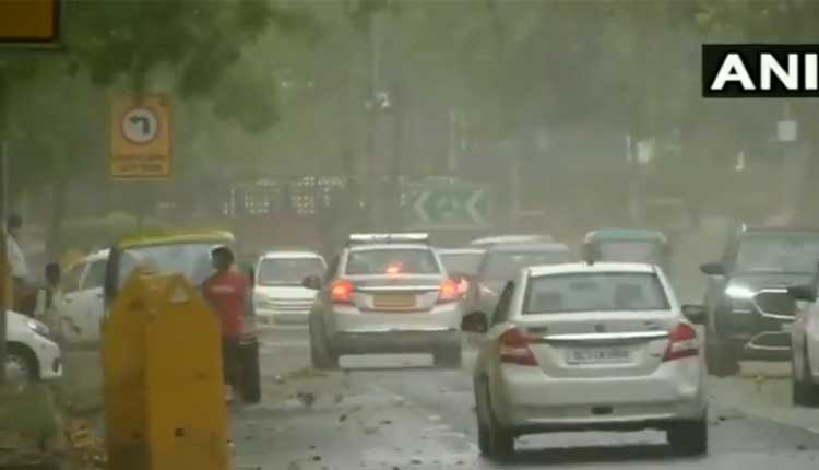 ఢిల్లీలో గాలిదుమారం.. ఒక్కసారిగా మారిన వాతావ‌ర‌ణం..వీడియో