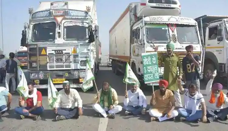 హర్యానాలో జాతీయ రహదారిని దిగ్బంధించిన రైతులు