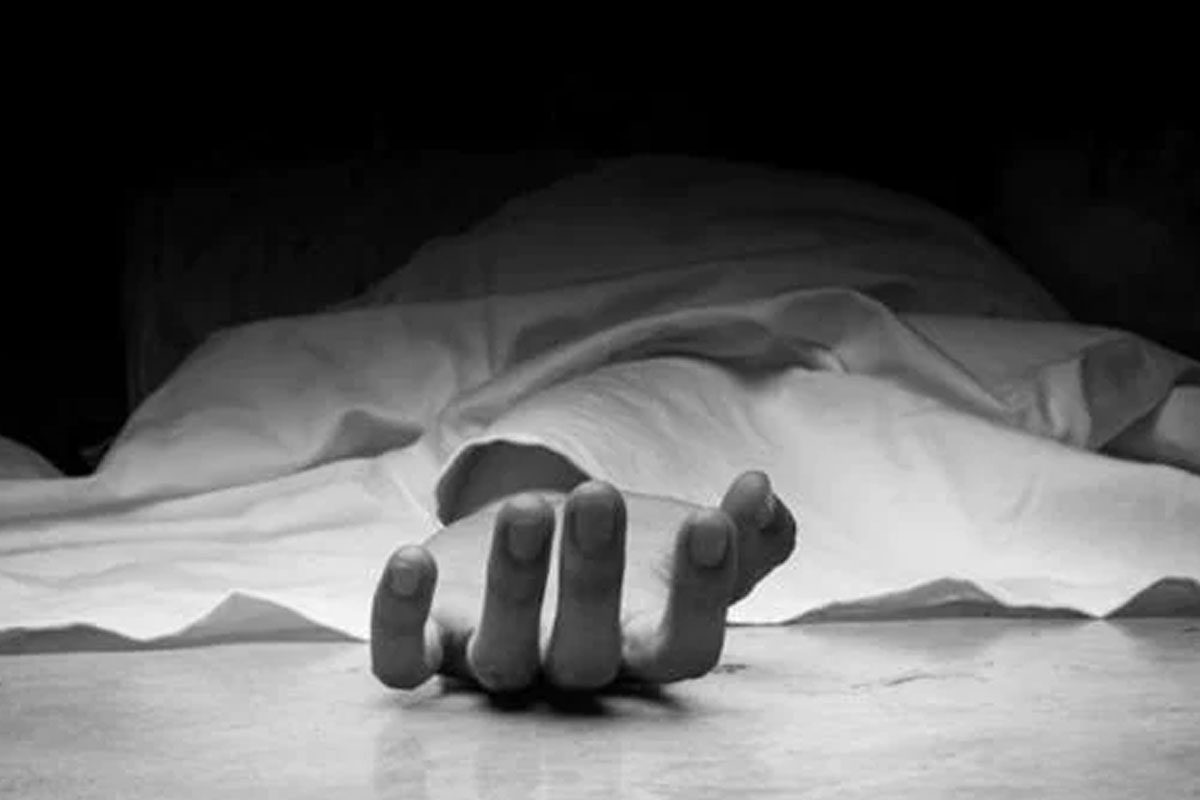 బలి తీసుకున్న కరోనా.. వారం వ్యవధిలో తండ్రీకొడుకు మృతి