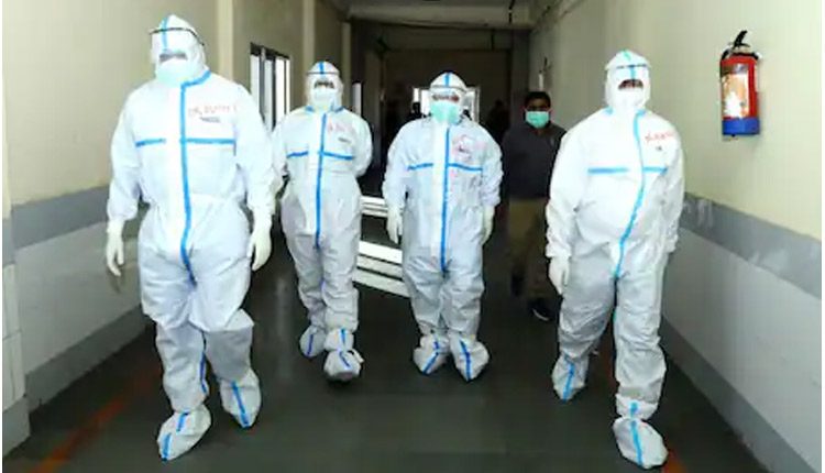 రెండు డోసులు తీసుకున్న త‌ర్వాత‌.. 40 మంది డాక్ట‌ర్ల‌కు క‌రోనా