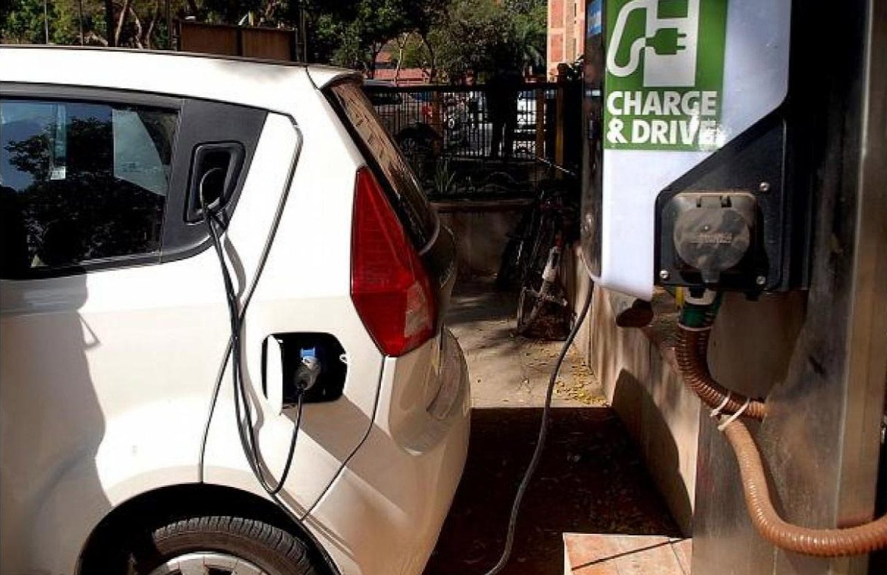 ఎల‌క్ట్రిక్ వెహిక‌ల్స్: ఈవీ చార్జింగ్‌లో 12 వేల కొలువులు