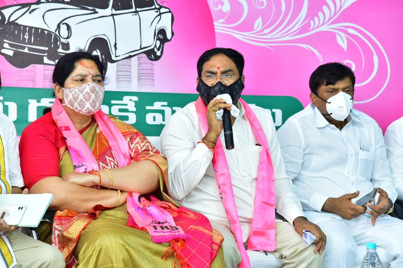 టికెట్ల పంపిణీలో అన్ని వ‌ర్గాల‌కు న్యాయం : ‌మంత్రి ఎర్ర‌బెల్లి