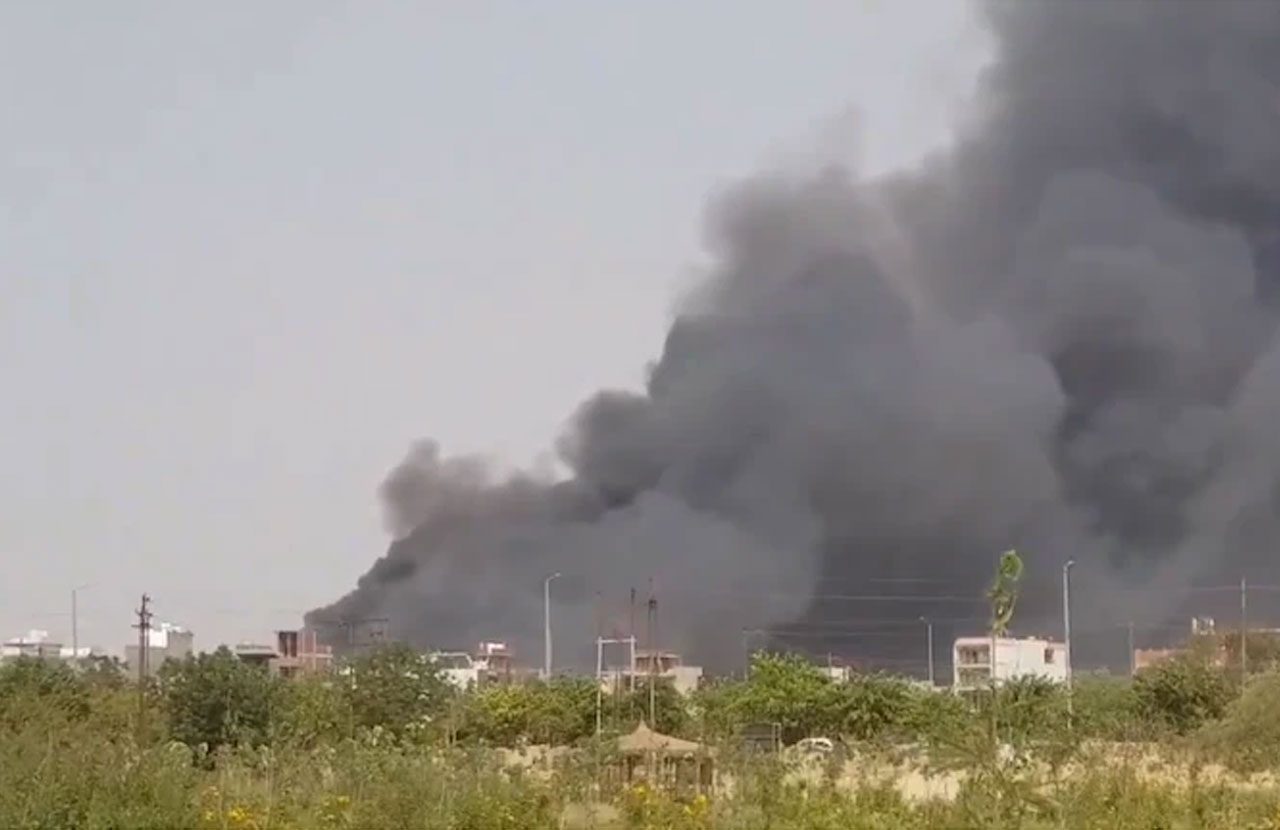 నొయిడాలో ఫైర్‌.. ఇద్ద‌రు చిన్నారుల దుర్మ‌ర‌ణం