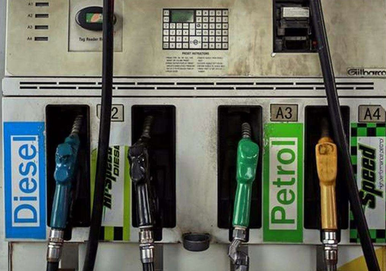 షాక్‌: భారీగా త‌గ్గిన చ‌మురు యూసేజ్‌.. 1999 త‌ర్వాత‌..