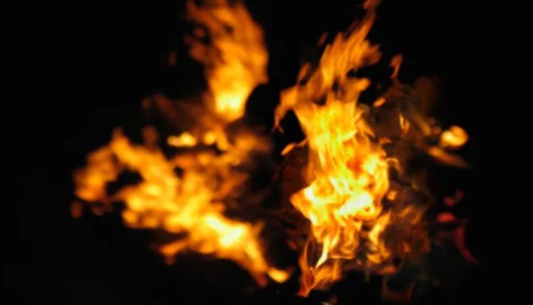 పరుపుల గోదాంలో అగ్ని ప్రమాదం.. భారీగా ఆస్తినష్టం!