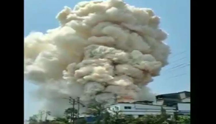 ఫార్మా కంపెనీలో అగ్నిప్రమాదం.. దట్టంగా కమ్ముకున్న పొగలు