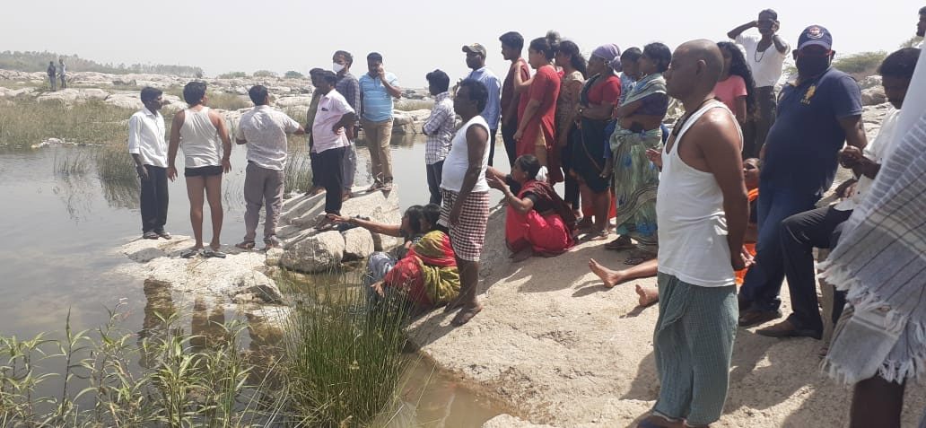 నిజామాబాద్ జిల్లాలో విషాదం.. గోదావ‌రిలో ఏడుగురు గ‌ల్లంతు