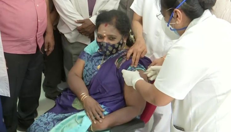 కొవిడ్ టీకా తీసుకున్న గ‌వ‌ర్న‌ర్ తమిళిసై