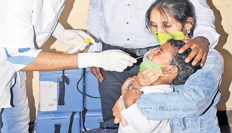కరోనా కల్లోలం పిల్లలు భద్రం