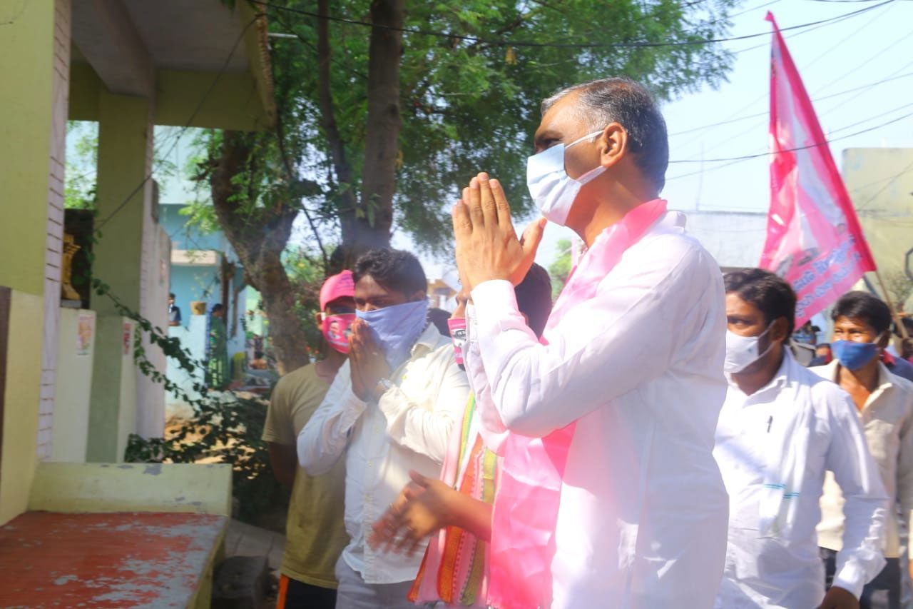 ఆప‌ద‌లో ఉండేవాళ్లు కావాలా..? ఓట్ల కోసం వ‌చ్చేవాళ్లు కావాలా..?