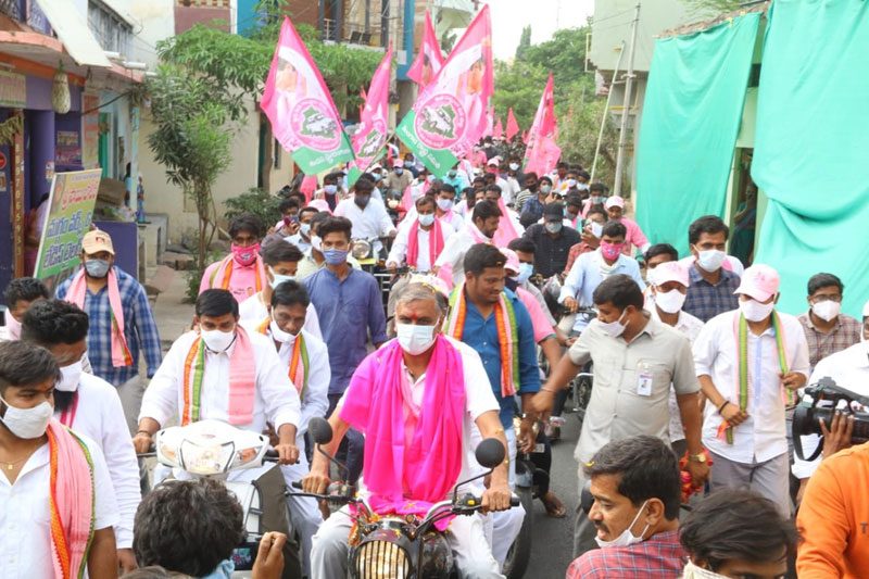 టీఆర్‌ఎస్‌ శ్రేణుల దూకుడు