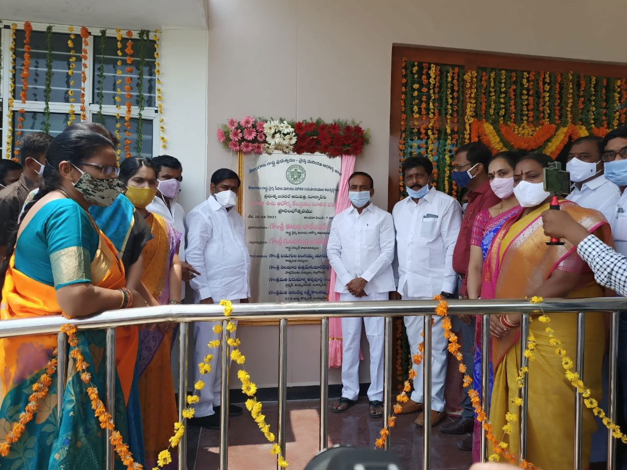 క‌రోనా రోగుల‌కు ఆక్సిజ‌న్ కొర‌త లేదు : మంత్రి ఈట‌ల