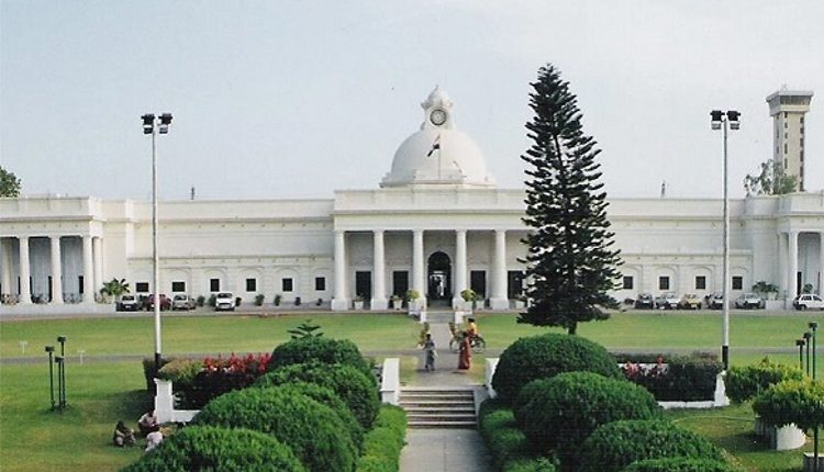 ఐఐటీ రూర్కీలో 90 మంది విద్యార్థులకు కరోనా