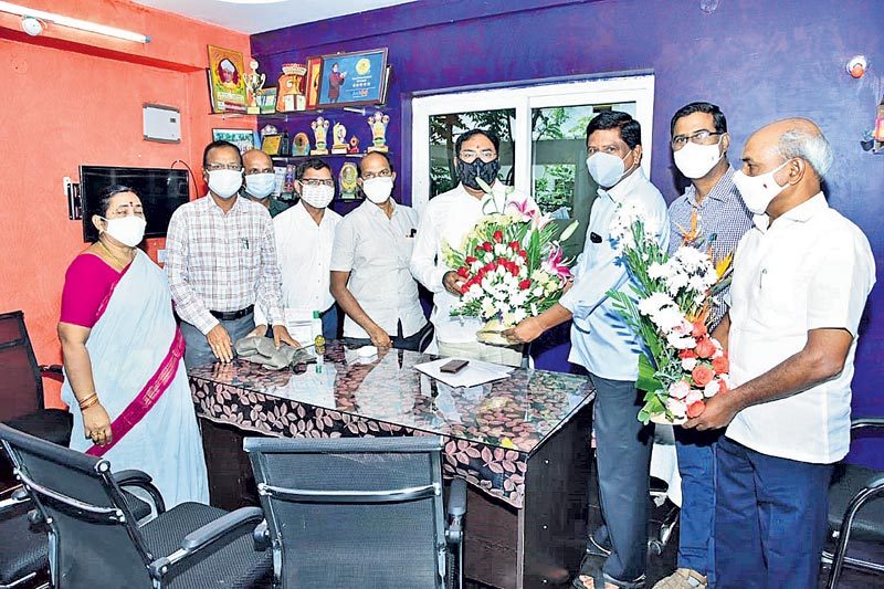 మంత్రి దయాకర్‌రావుకు సీఈవోల సంఘం అభినందన