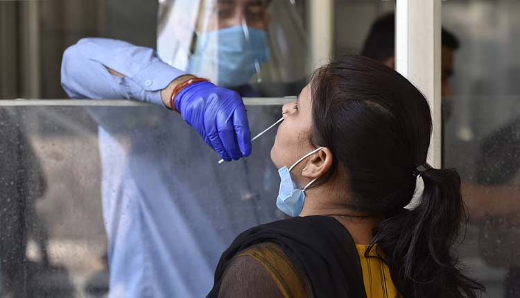 కాస్త తగ్గినయ్‌.. కొత్తగా 3.23లక్షల కరోనా కేసులు, 2,771 మరణాలు