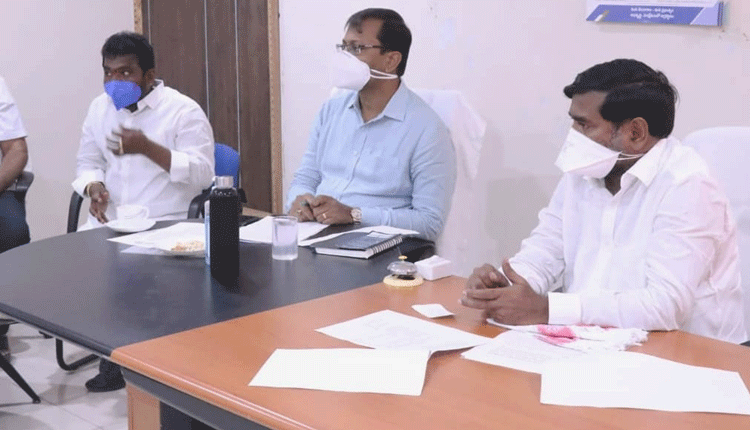 నాణ్యమైన ధాన్యాన్నే కొనుగోలు కేంద్రాలకు తరలించాలి