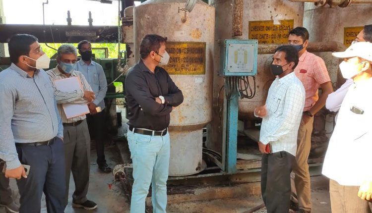 బిల్ట్‌ ఆక్సిజన్‌ ప్లాంట్‌ పరిశీలన