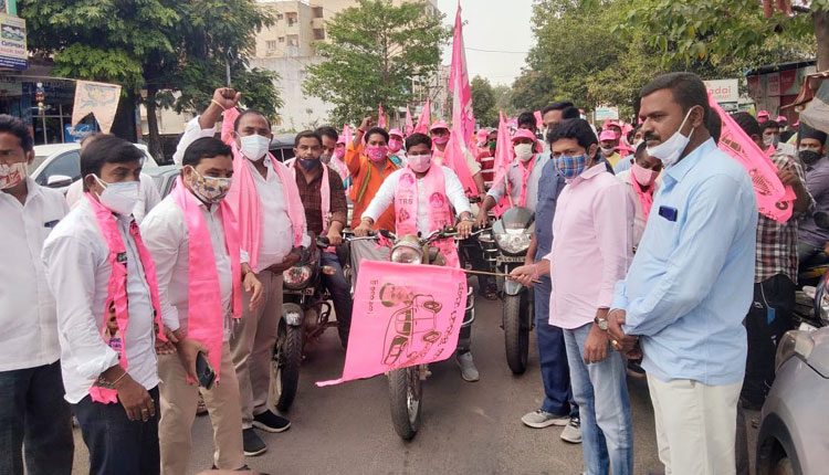 సేవకుడిగా పనిచేస్తా.. ఆదరించి గెలిపించండి