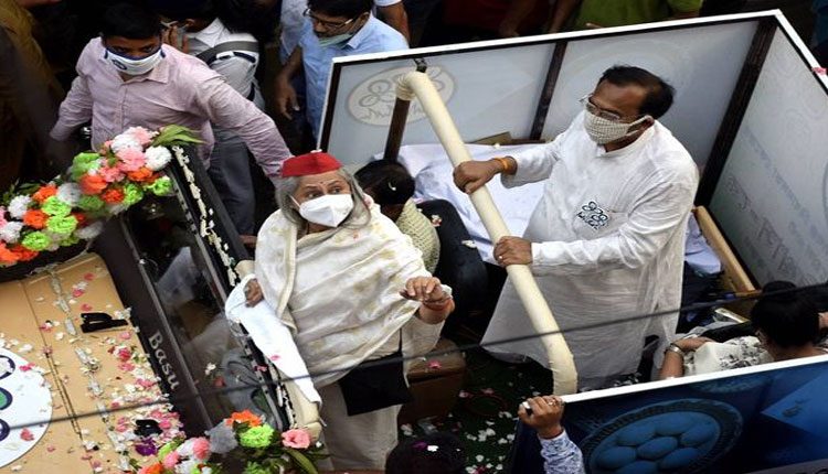 సెల్ఫీ కోసం దూసుకొచ్చాడు : అభిమానిపై జయా బచ్చన్‌ ఫైర్‌