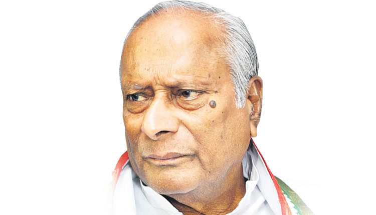 నేలకొరిగిన రాజకీయ శిఖరం