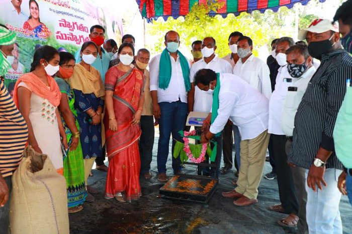 దళారులను నమ్మి మోసపోవద్దు